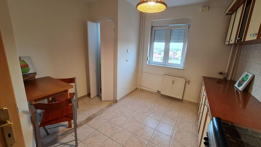 Apartament cu 3 camere semidecomandat, mobilat în Olimpia-Stadion