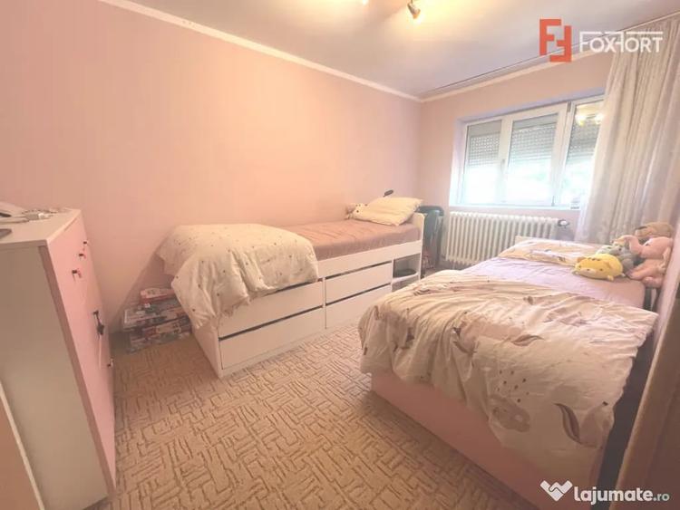 Apartament cu 3 camere semidecomandat în Dâmbovița