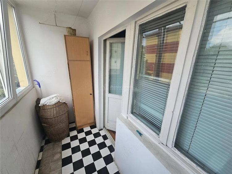 Apartament cu 4 camere decomandat în Micro IV