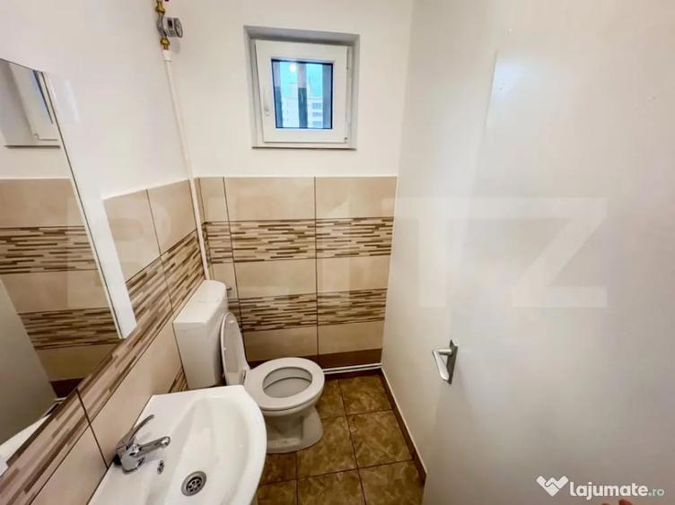 Apartament cu 4 camere semidecomandat în 22 Decembrie