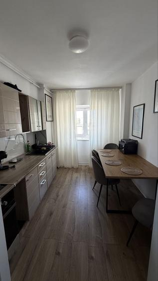 Apartament cu 4 camere în Drumul Carului