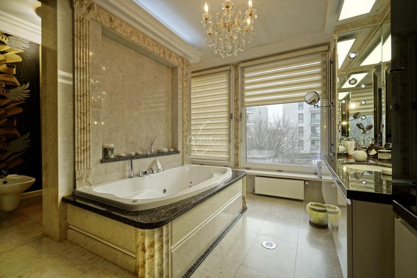 Casă individuală cu 14 camere cu Canalizare în Herăstrău