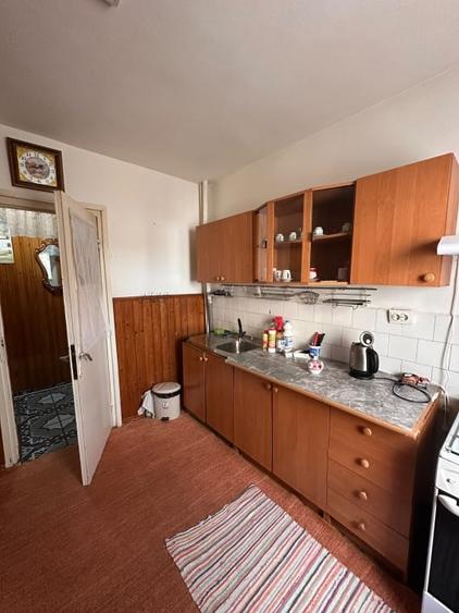 Apartament cu 2 camere semidecomandat, mobilat în Sud