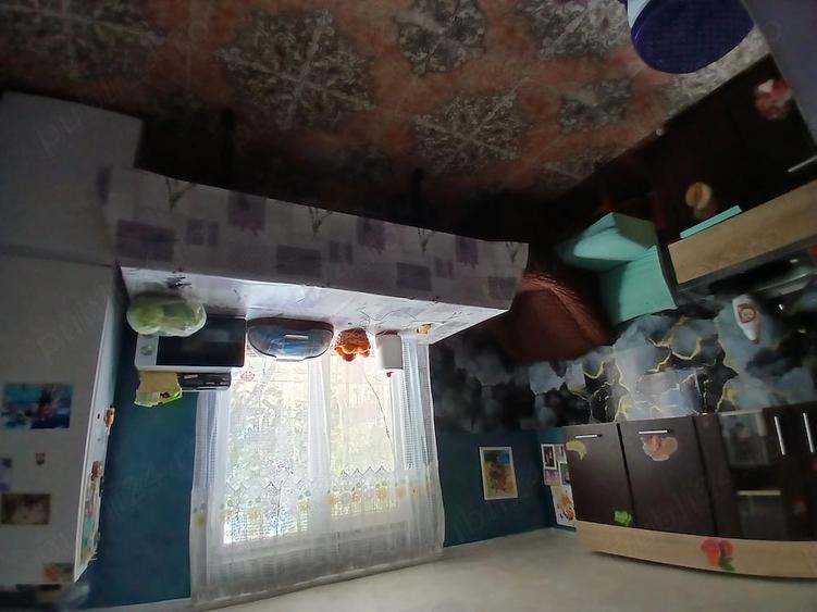 Casă cu 2 camere cu Teren 2400 Mp în Războieni