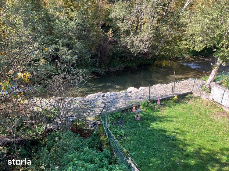 Casă cu 10 camere cu Teren 900 Mp în Cârțișoara