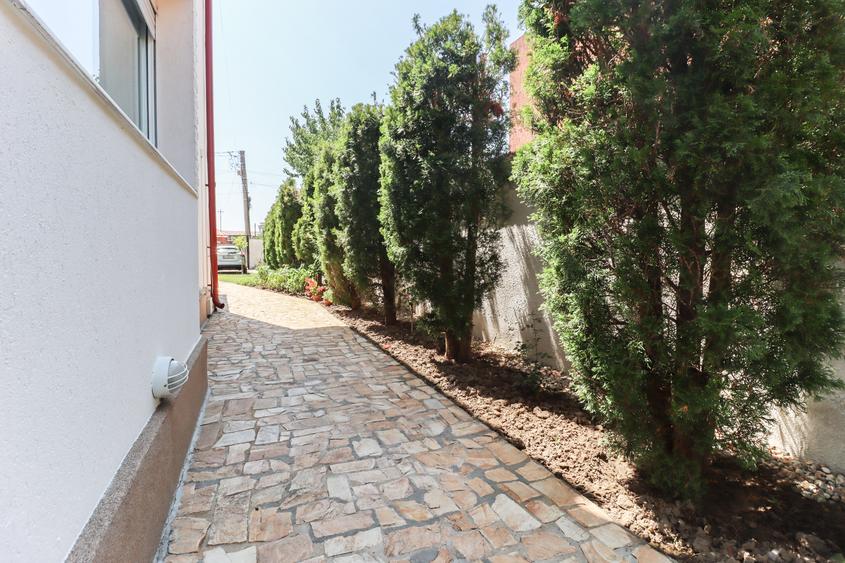Duplex cu 4 camere cu Canalizare în 1 Decembrie
