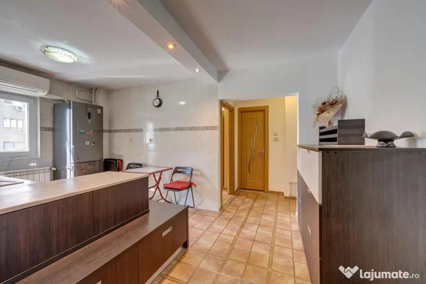 Apartament 3 camere adiacent Decebal, decomandat, 2 bai, loc - 1