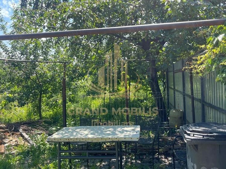 Casă individuală cu 6 camere cu Canalizare în Lipovei