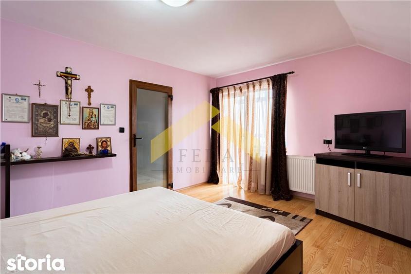 Casă cu 3 camere decomandat cu Teren 490 Mp în Zimandu Nou