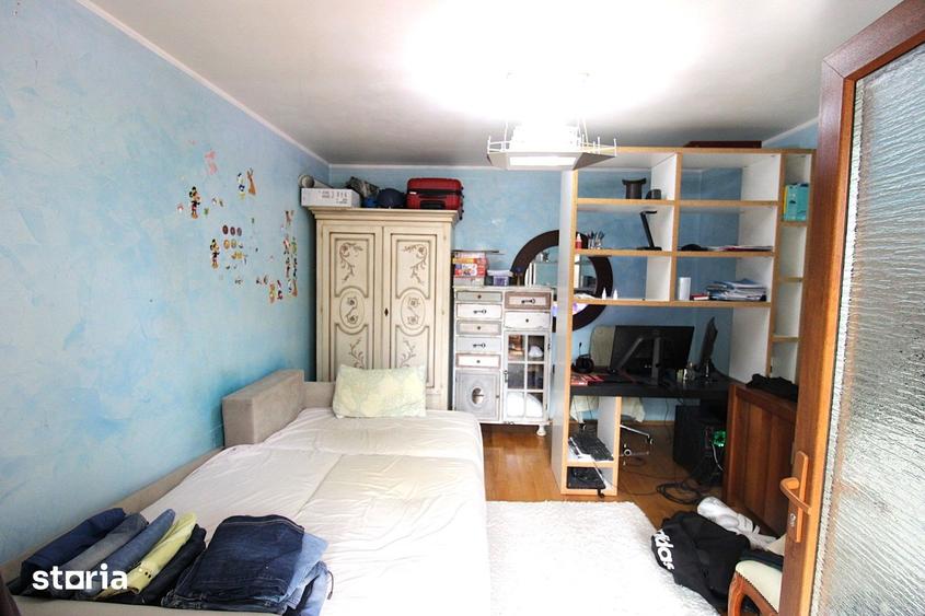 Casă cu 5 camere cu Teren 1003 Mp în Central