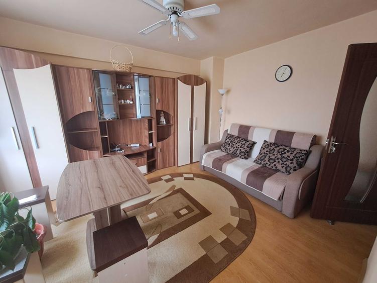 Apartament cu 2 camere decomandat în Exterior Vest