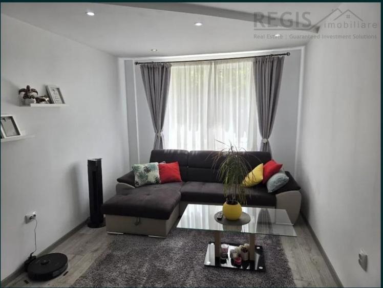 Apartament cu 3 camere decomandat în Hărmanului