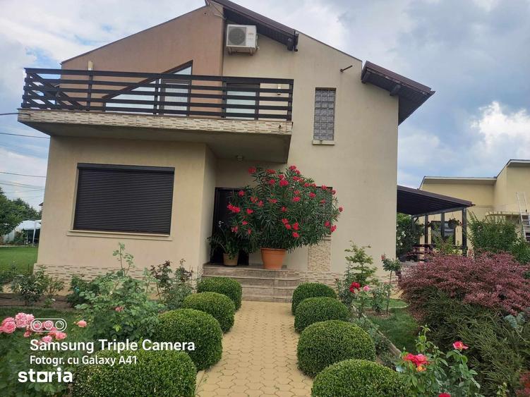 Casă cu 5 camere cu Teren 1000 Mp în Priseaca