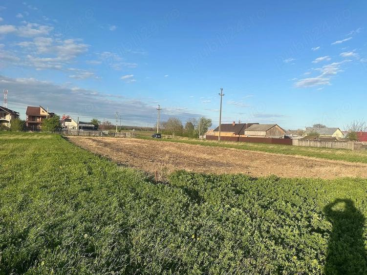 Teren de 1500 mp, în Est