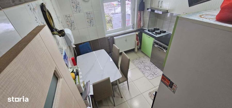 Apartament cu 3 camere semidecomandat, mobilat în Berceni — fotografia 1