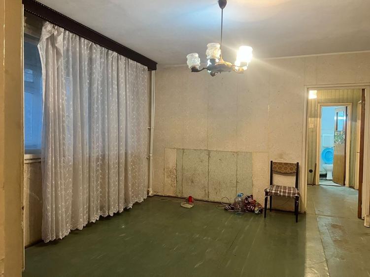 Apartament cu 3 camere decomandat în Drumul Taberei
