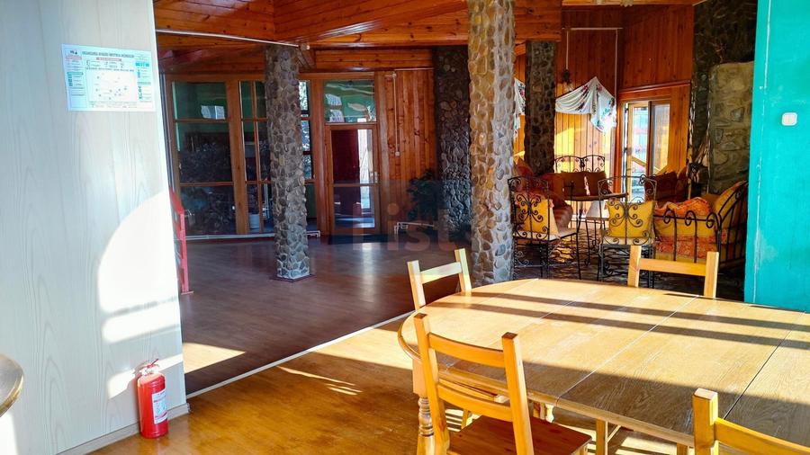 Casă cu 10 camere cu Teren 1857 Mp în Lepșa