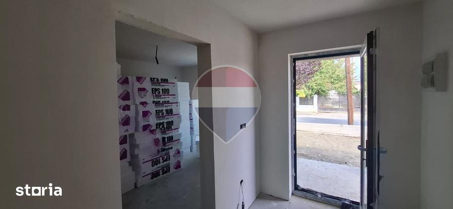 Casă cu 3 camere cu Teren 357 Mp în Golești