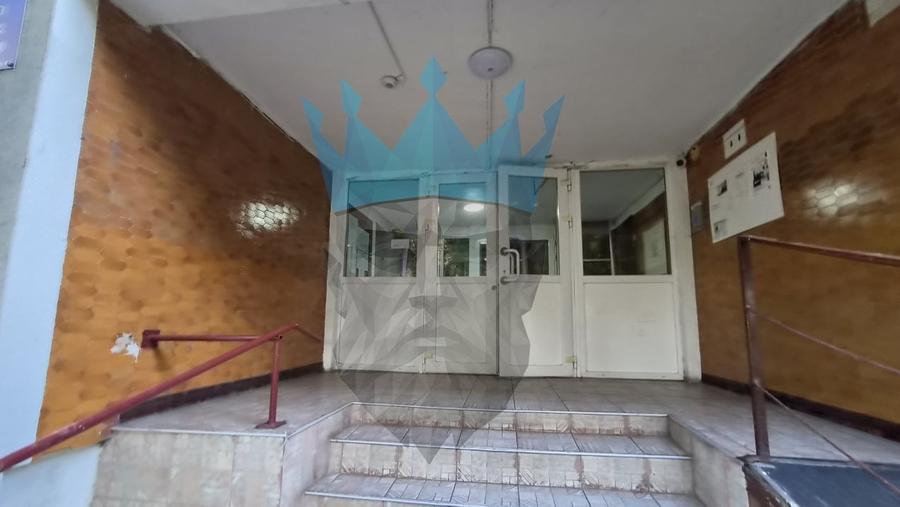 Apartament cu 3 camere semidecomandat, mobilat în Colentina