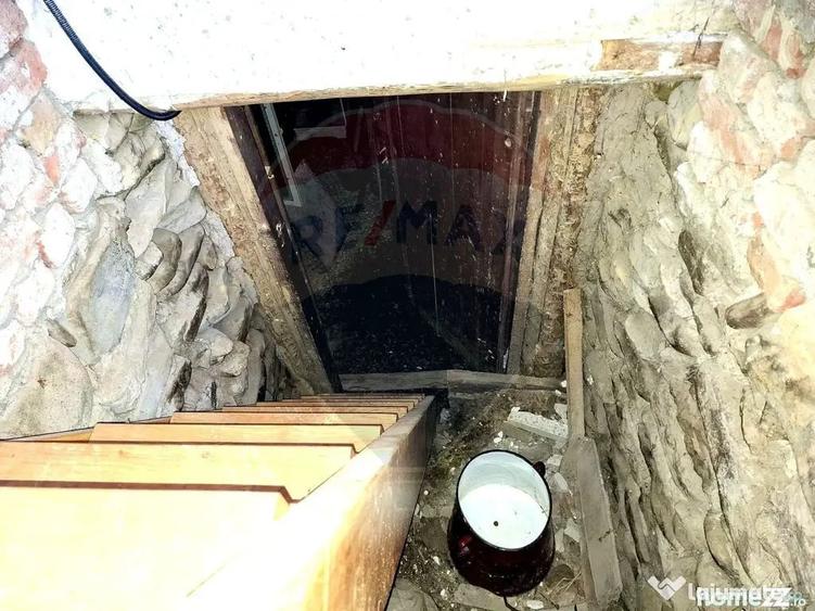 Casă cu 4 camere cu Teren 1478 Mp în Măneciu