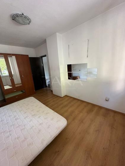 Apartament cu 2 camere semidecomandat, mobilat în Central