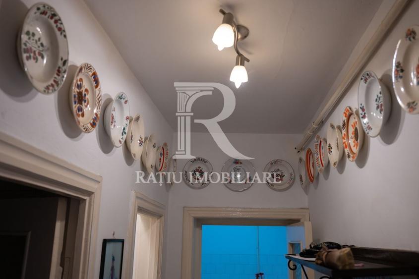 Apartament cu 4 camere decomandat în Central