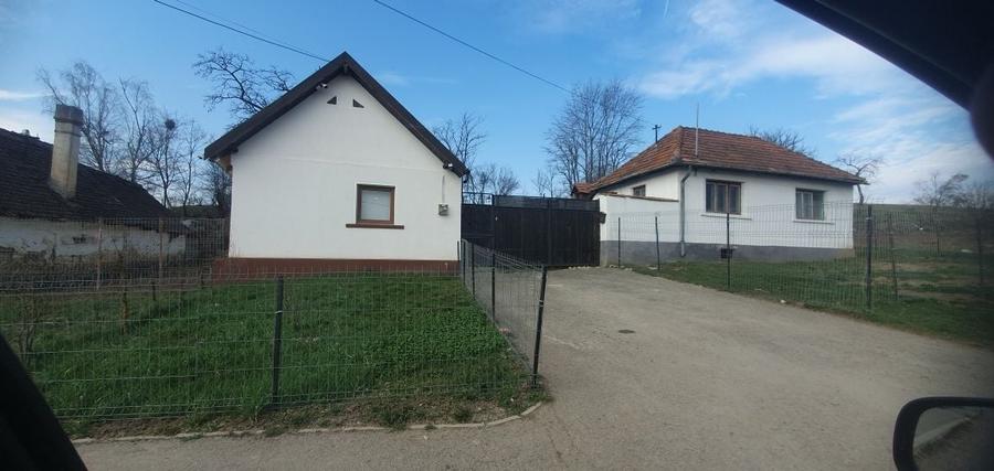 Casă cu 3 camere în Rotbav
