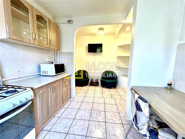 Apartament cu 2 camere semidecomandat, mobilat în Cornișa