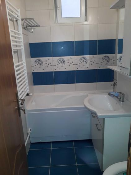 Apartament cu 2 camere decomandat, mobilat în Central