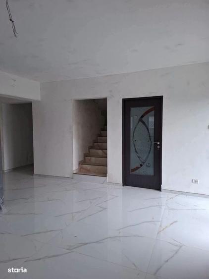 Casă cu 4 camere cu Teren 517 Mp în Central