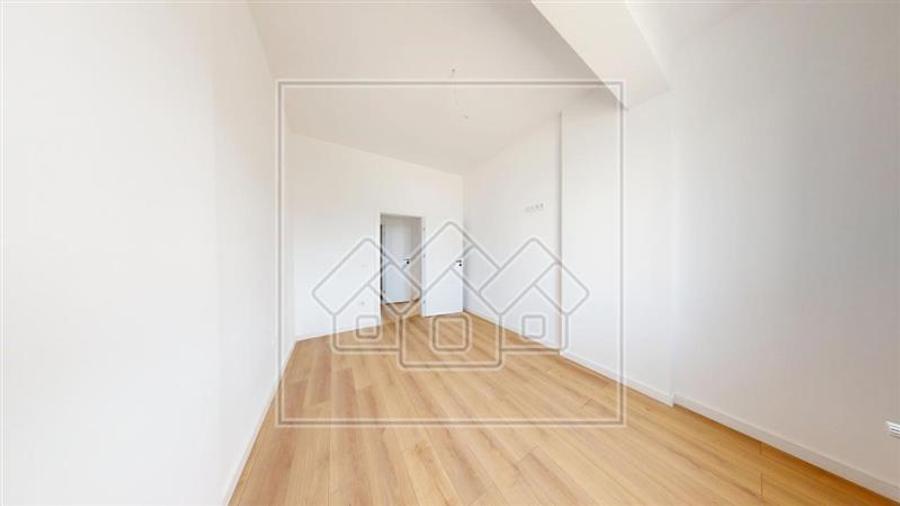 Apartament cu 3 camere decomandat în Hipodrom 4