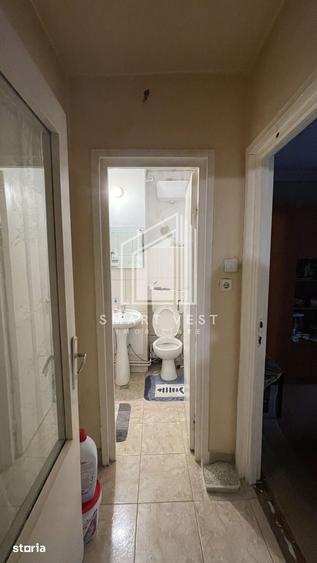 Apartament cu 4 camere semidecomandat în Micro 15