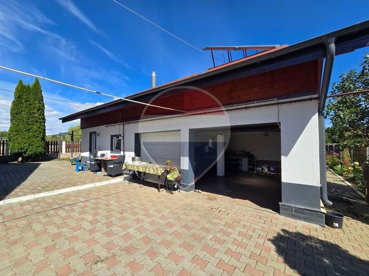 Casă individuală cu 7 camere cu Teren 4431 Mp în Vâlcele
