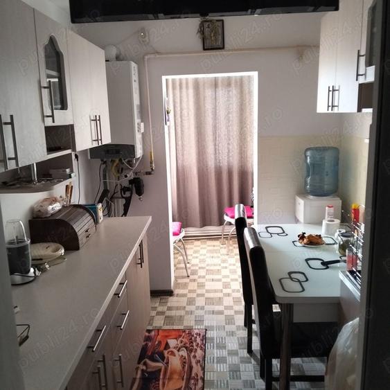 Apartament cu 3 camere în Costești