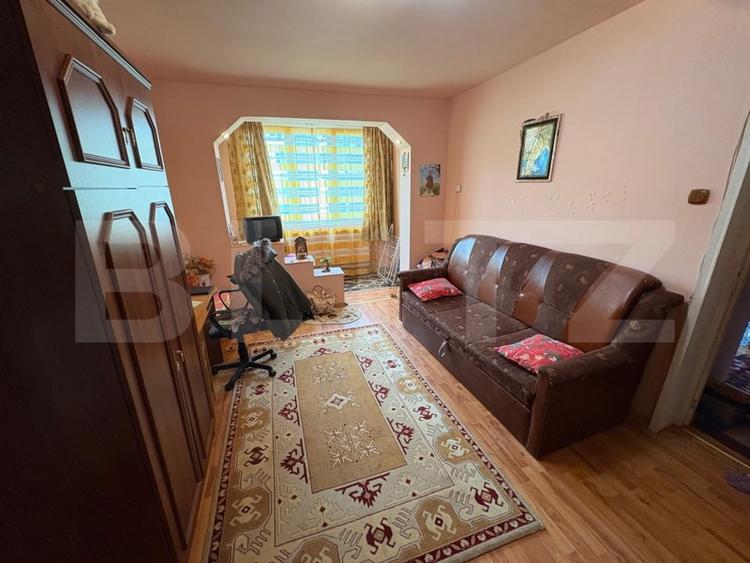 Apartament cu 2 camere semidecomandat, mobilat în Micro 4