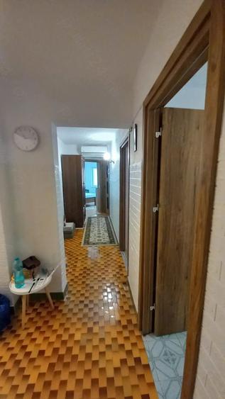 Apartament cu 3 camere decomandat în Casa de Cultură