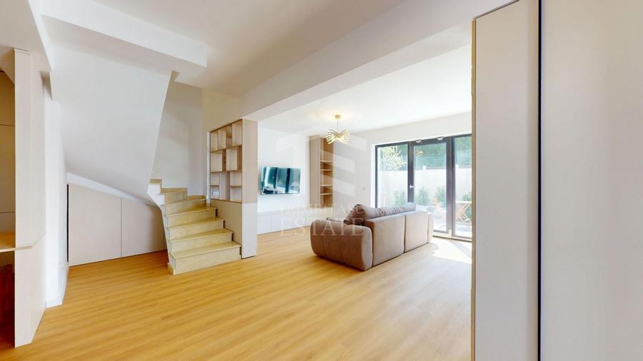 Duplex cu 4 camere cu Canalizare în Exterior Vest