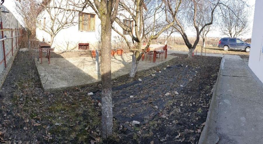 Casă cu 7 camere cu Teren 1450 Mp în Stupini