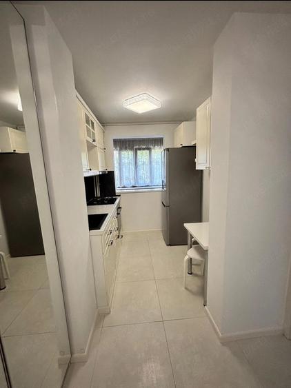 Apartament cu 3 camere decomandat în Costin Georgian