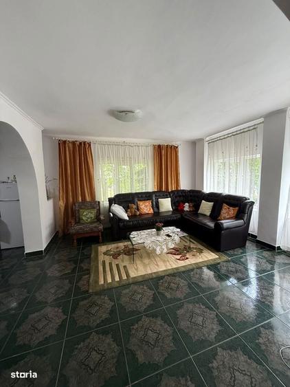Casă cu 4 camere în Botizului
