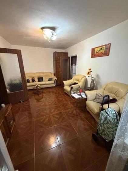 Apartament cu 4 camere în Crângași