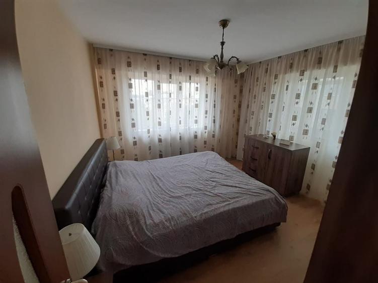 Apartament cu 3 camere decomandat în Brazda lui Novac