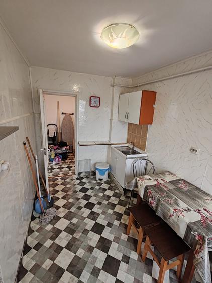 Apartament cu 2 camere decomandat, mobilat în Casa de Cultură