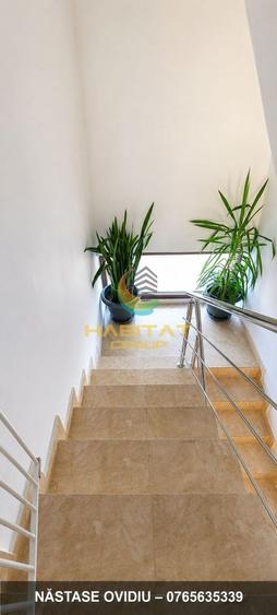 Duplex cu 4 camere cu Canalizare în Central