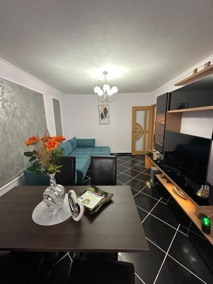 Apartament cu 3 camere decomandat, mobilat în Radu Negru