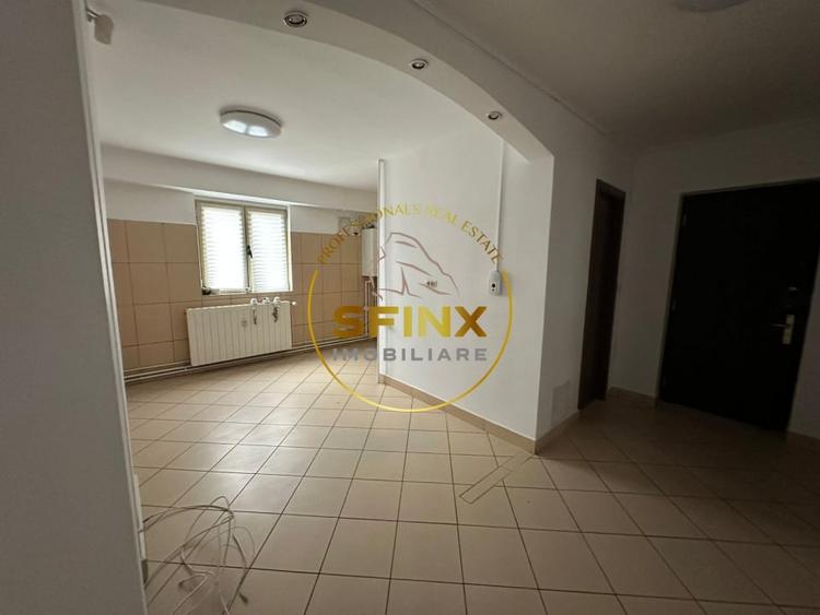 Apartament cu 3 camere decomandat în P-ța Alba Iulia