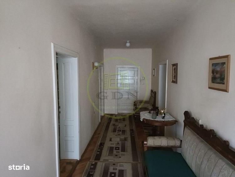 Casă cu 3 camere decomandat în Hodac