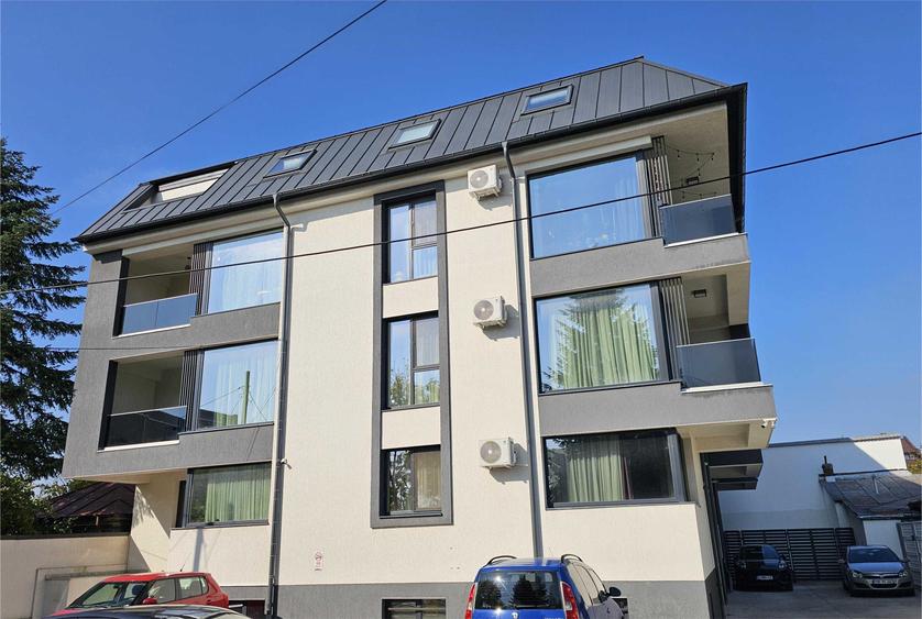 Apartament cu 3 camere decomandat în Băneasa