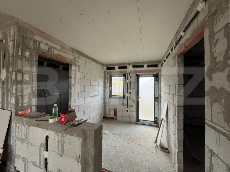 Casă individuală cu 4 camere cu Teren 3000 Mp în Uriu