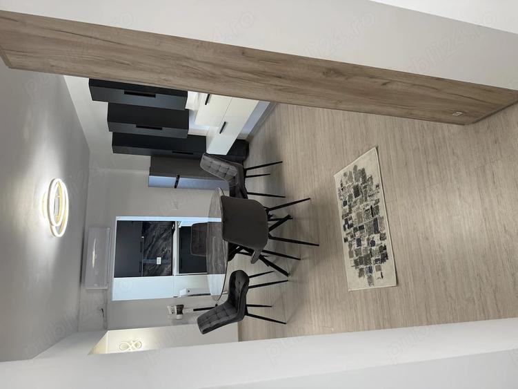Apartament cu 4 camere decomandat în Central